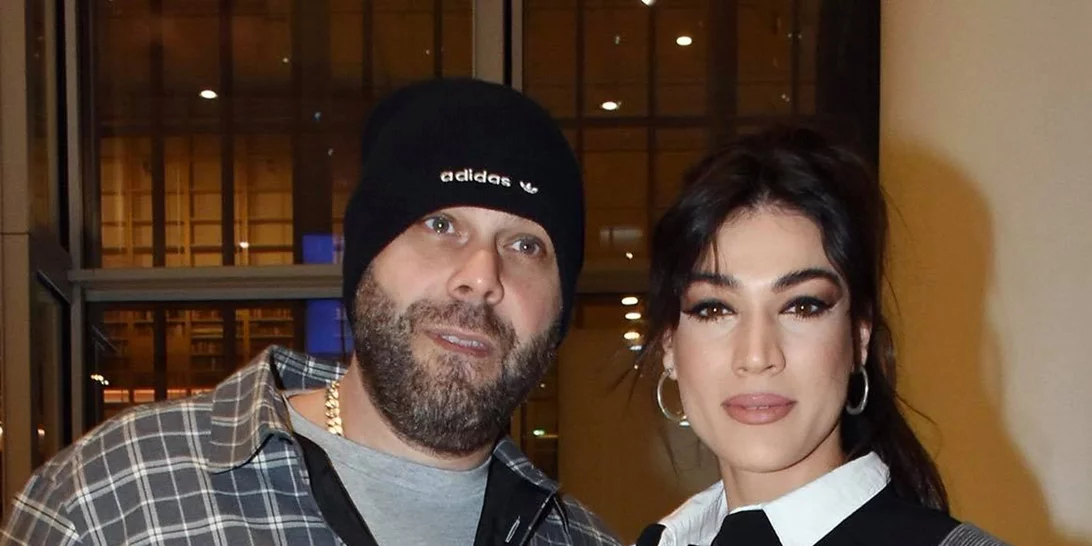 Ήβη Αδάμου - Μιχάλης Κουϊνέλης | «Ανοίγουν» το σπίτι τους και μας δείχνουν το χριστουγεννιάτικο δέντρο