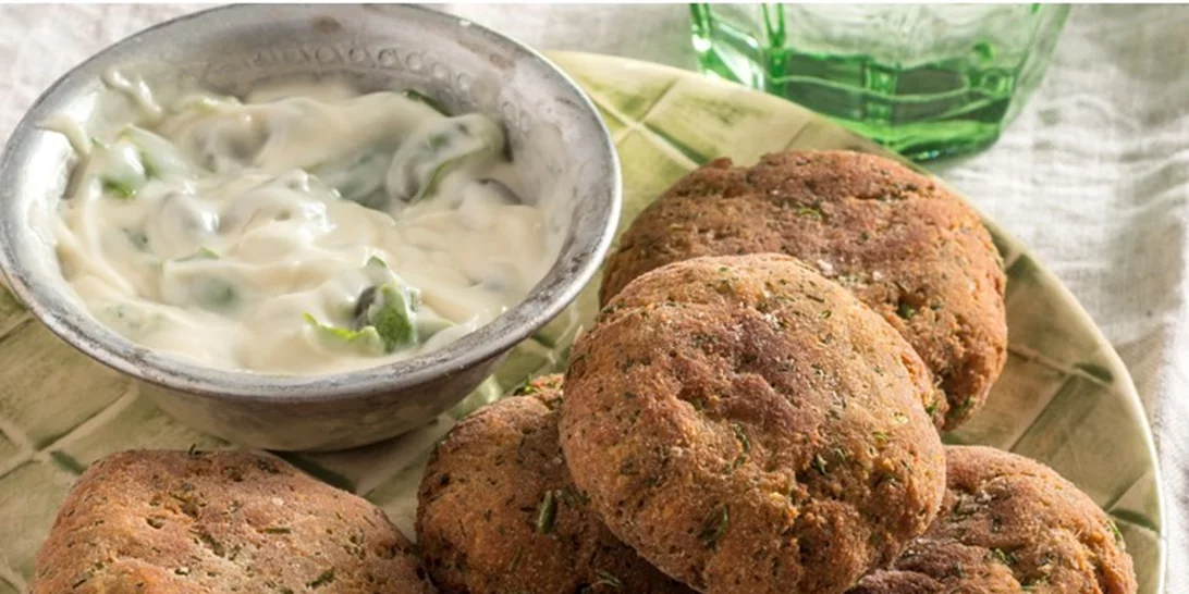 Κεφτεδάκια σολομού με σάλτσα κάππαρης