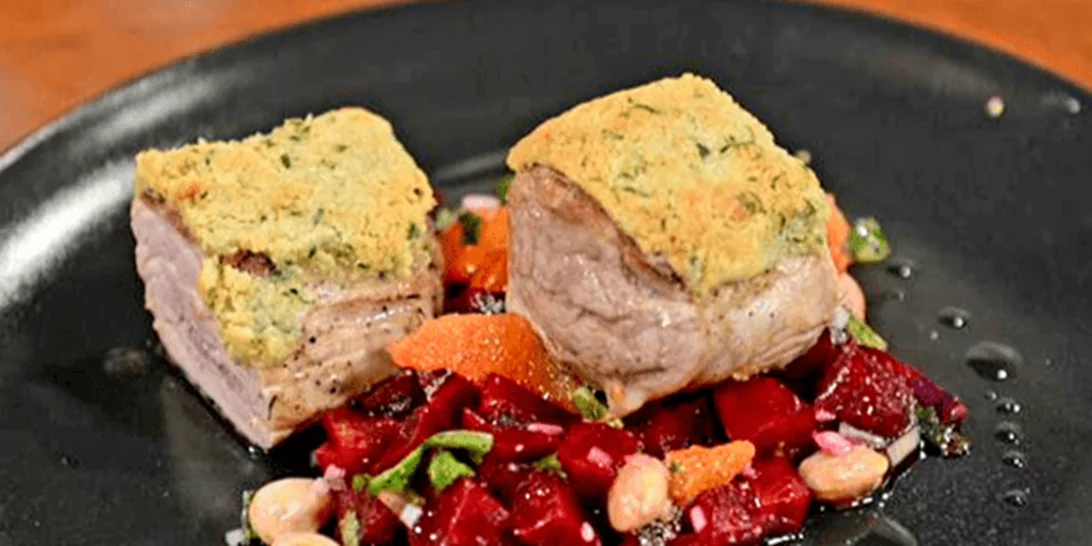 Φιλέτο χοιρινό με κρούστα αμυγδάλου και αρωματικά βότανα του Άγγελου Μπακόπουλου