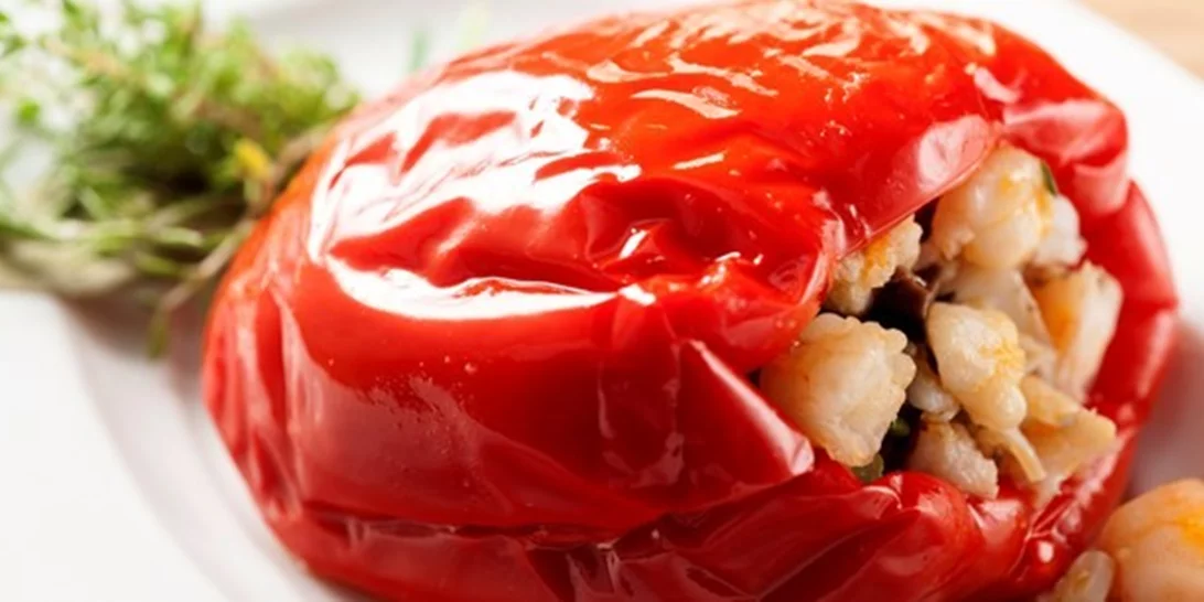 Πιπεριές μυρωδάτες με θαλασσινά και μυρωδικά