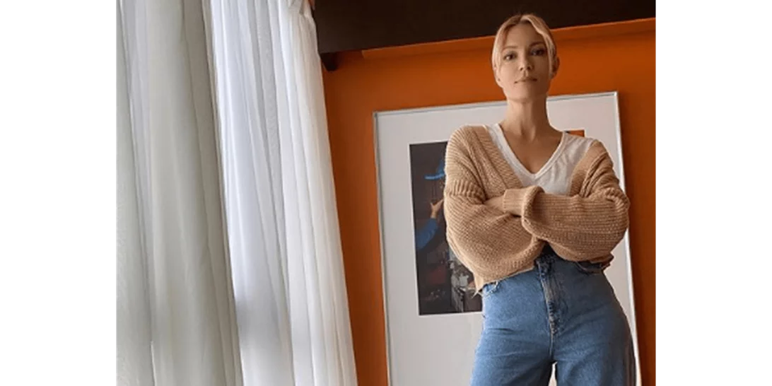 Το cosy look της Βίκυς Καγιά είναι ιδανικό για το σπίτι