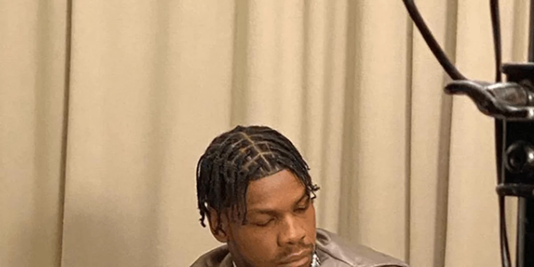 Ο John Boyega προτρέπει τα κινηματογραφικά στούντιο να προστατεύσουν τους ηθοποιούς από ρατσιστικές και σεξιστικές διαδικτυακές επιθέσεις