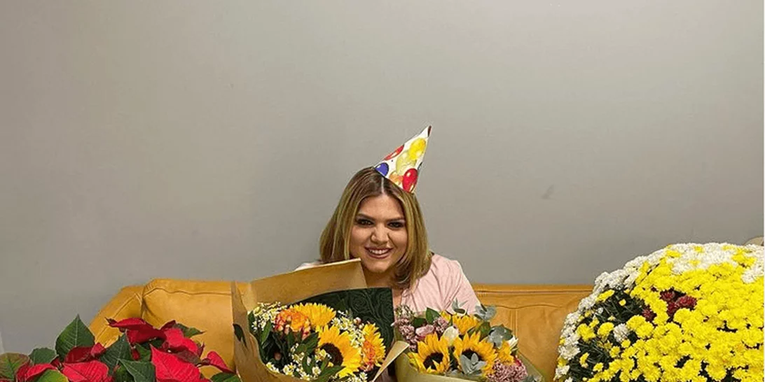 Γενέθλια για τη Δανάη Μπάρκα | Η έκπληξη από τους συνεργάτες της και η ηλικία της