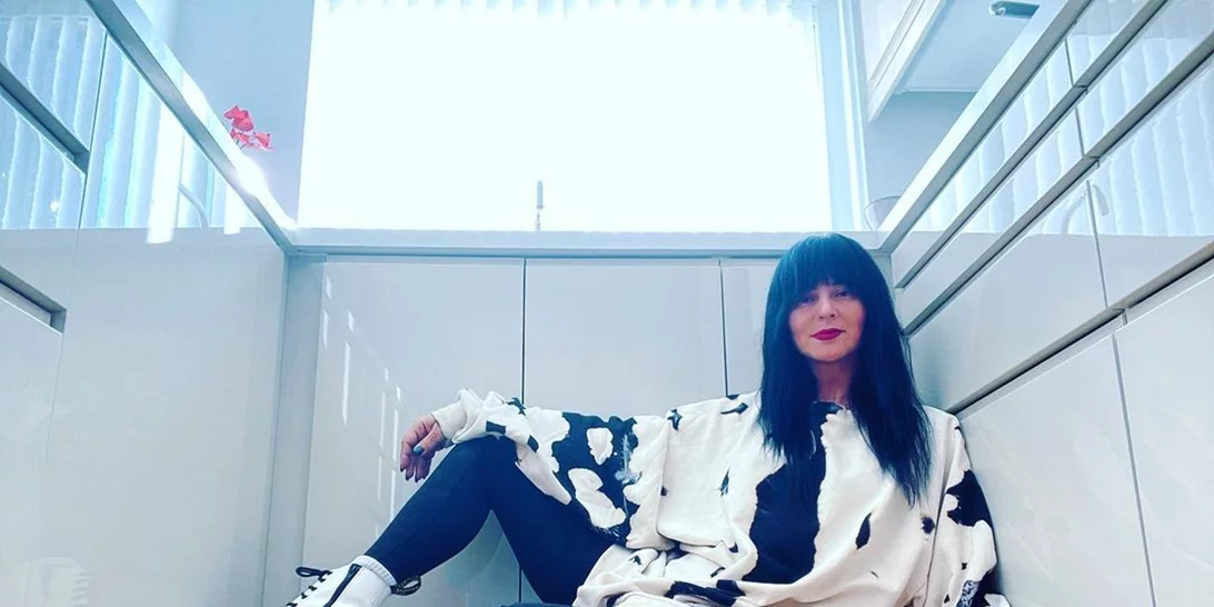 H Ζενεβιέβ Μαζαρί είναι η στιλιστική έμπνευση που χρειάζεσαι τώρα | Όλα τα loungewear σύνολά της κατά τη διάρκεια της καραντίνας