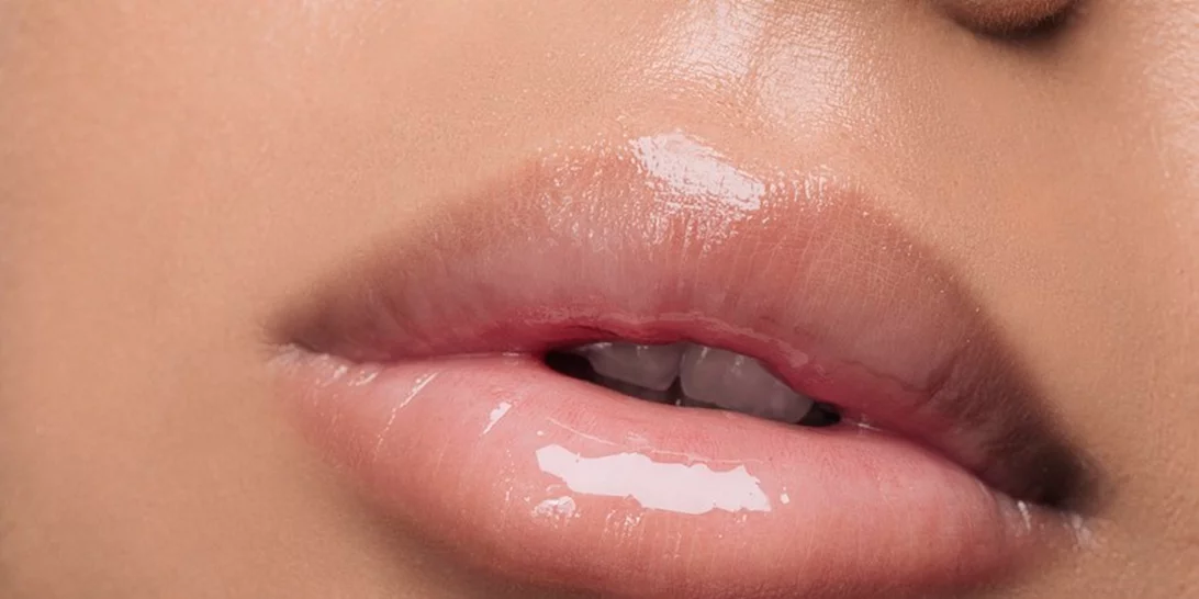 Glass lips | Τα λαμπερά, "διάφανα" χείλη που είναι πανεύκολο να πετύχεις