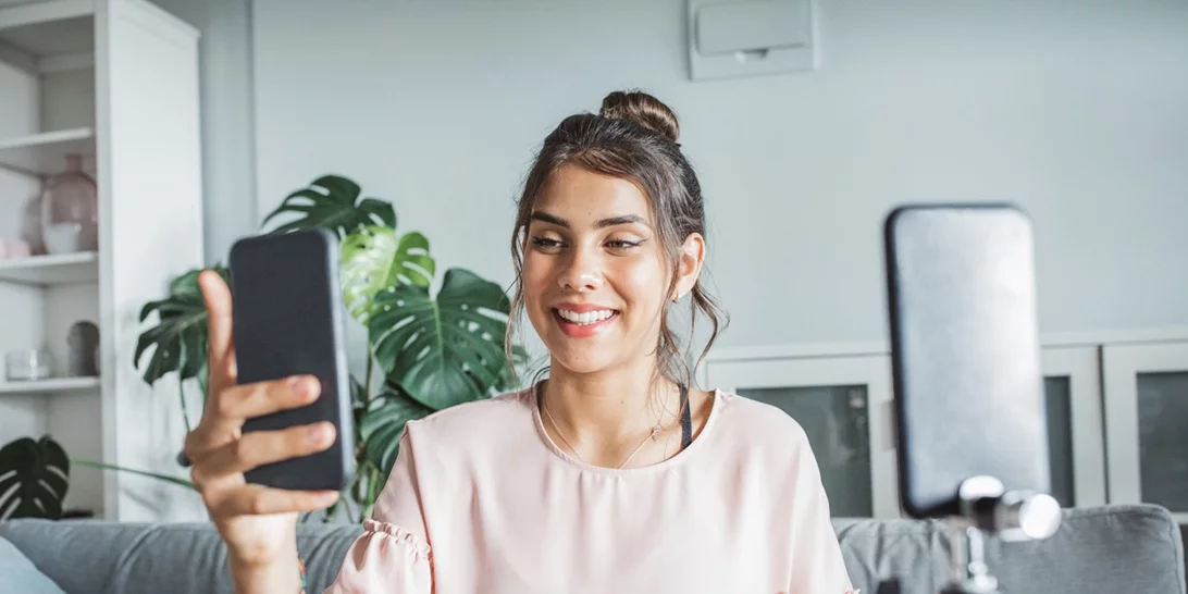 Μακιγιάζ για online meetings | Μάθε όλα τα tips για να εντυπωσιάσεις on camera