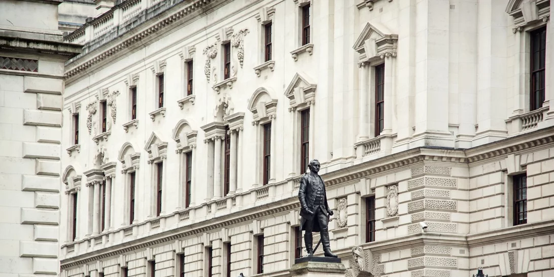 Βρετανία | Ένας πίνακας ζωγραφικής του Winston Churchill που απεικονίζει το αγαπημένο του ουίσκι πουλήθηκε πάνω από ένα εκατομμύριο ευρώ