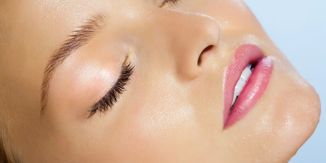 Πώς θα αποκτήσεις ένα glowing makeup σε 5 απλά βήματα