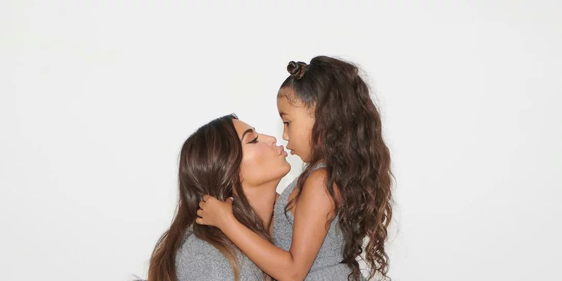 Kim Kardashian – North West | Ποζάρουν μαζί στη νέα καμπάνια SKIMS