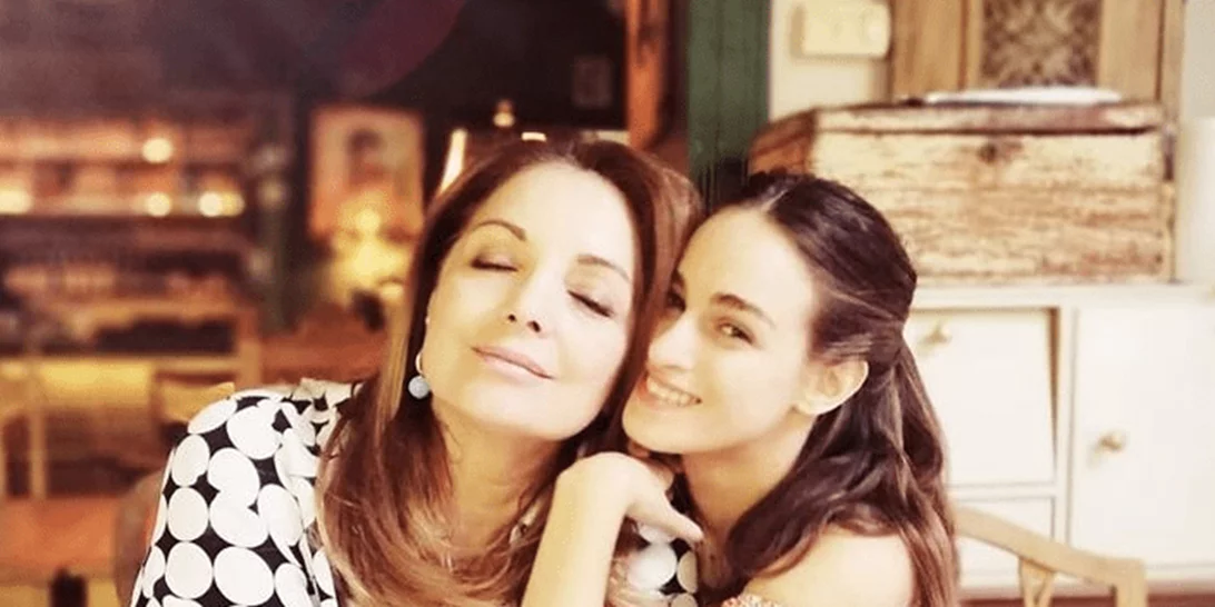 Άντζελα Γκερέκου | Η σπάνια φωτογραφία με τη μητέρα και την κόρη της με αφορμή την ονομαστική τους εορτή