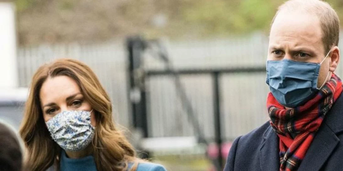 Η χριστουγεννιάτικη φωτογραφία των Cambridges με τη βασίλισσα Ελισάβετ