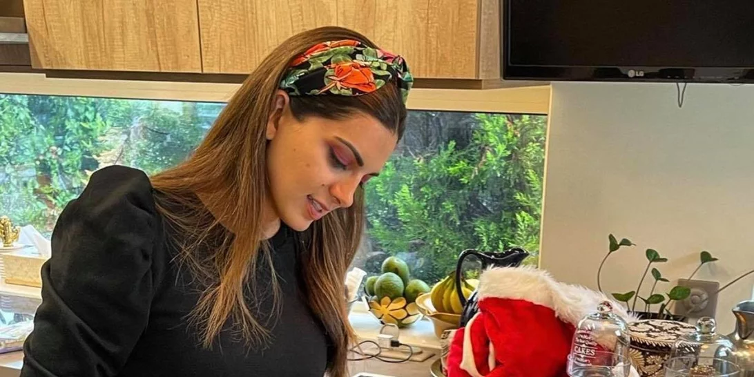 Η Σταματίνα Τσιμτσιλή μπήκε στην κουζίνα | Δες το χριστουγεννιάτικο γλυκό που ετοίμασε