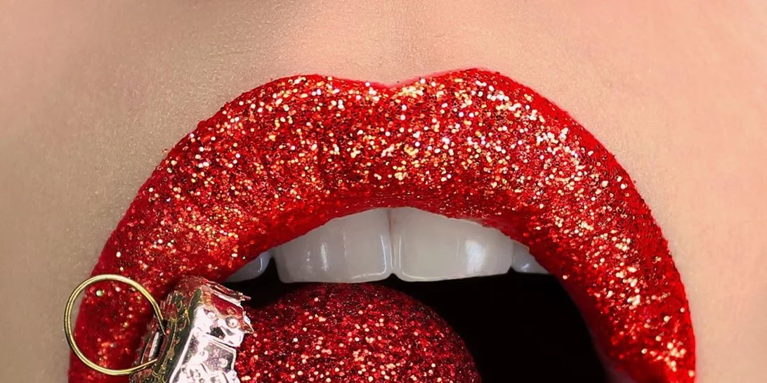 Glitter lips | Ένας οδηγός για λαμπερά, ονειρεμένα χείλη στις γιορτές