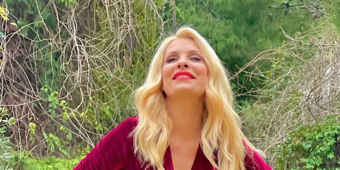 Ελένη Μενεγάκη | Φόρεσε το πιο εντυπωσιακό φόρεμα για τις γιορτές