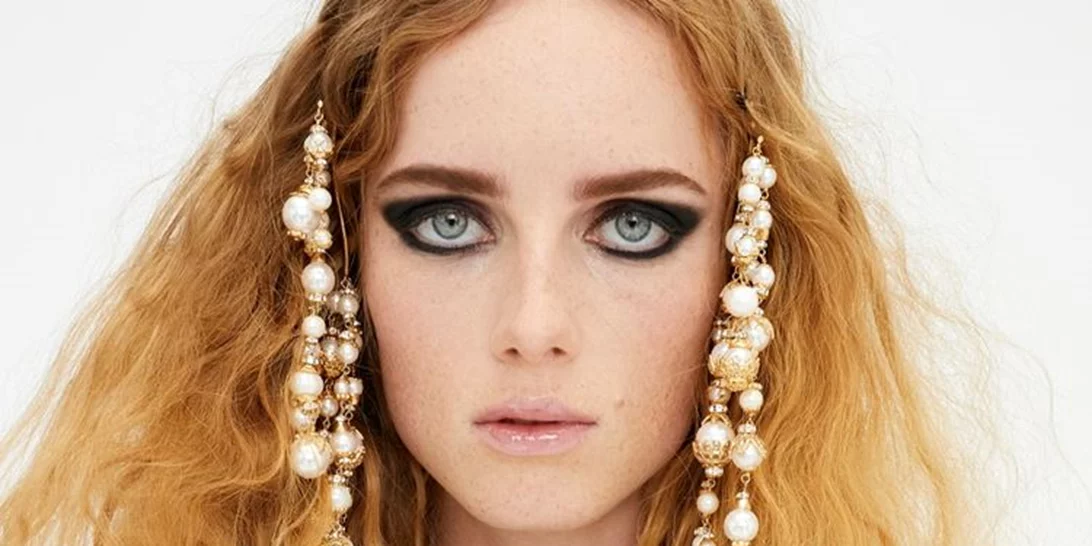 Στο Chanel Métiers d’ Art 2020/21 show είδαμε το μακιγιάζ που θέλουμε να αντιγράψουμε φέτος τα Χριστούγεννα