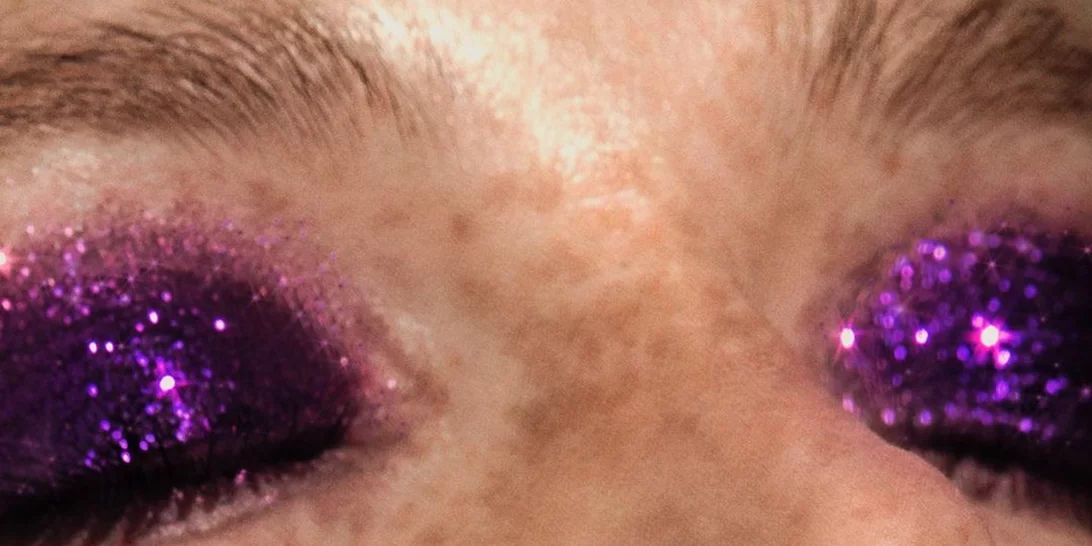 Glitter eyes | Ιδέες μακιγιάζ για να κάνεις τα μάτια σου να λάμπουν