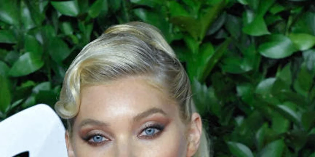 Οι μπούκλες της Elsa Hosk είναι ό, τι πιο ωραίο είδαμε σήμερα