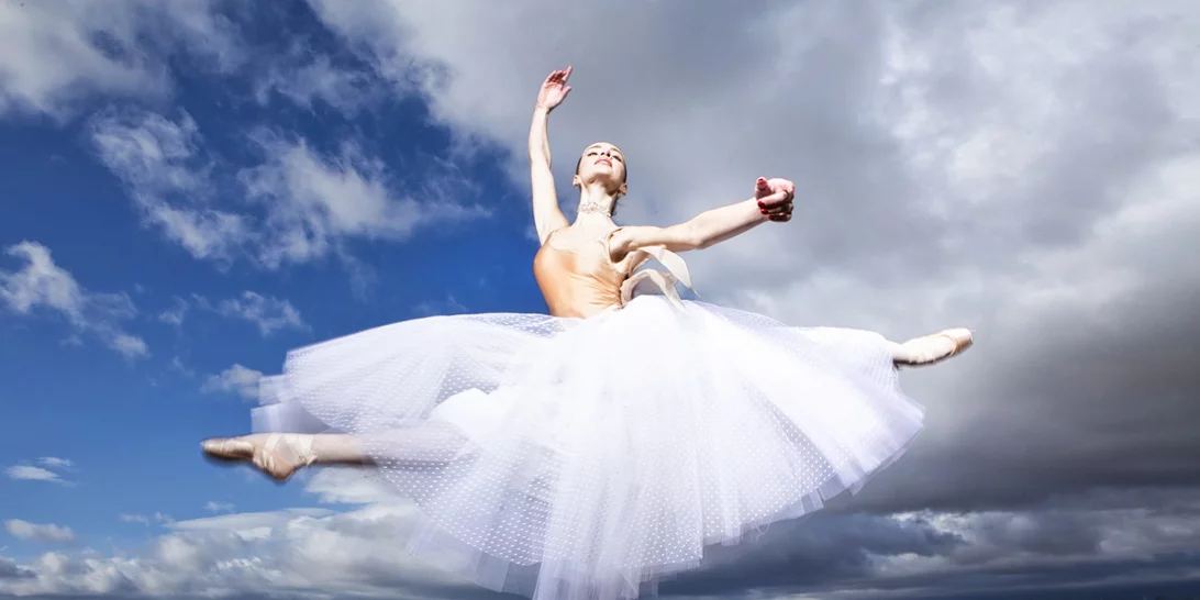 Virtual art tours στο Athens Capital Hotel-MGallery Collection