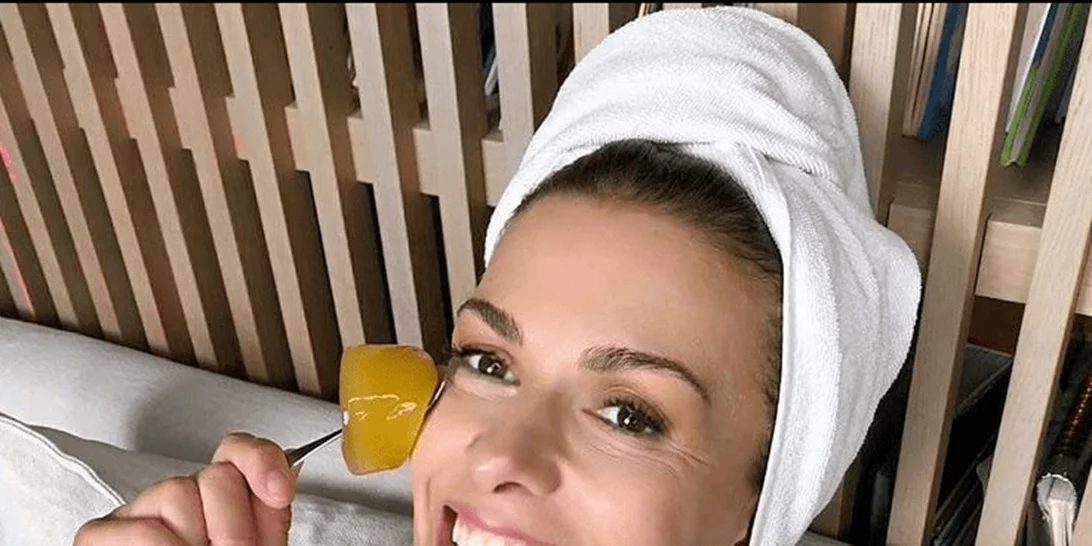 Το μυστικό ομορφιάς της Τζίνας Αλιμόνου | Σύσφιξη προσώπου φυσικά, χωρίς ενέσεις και lifting