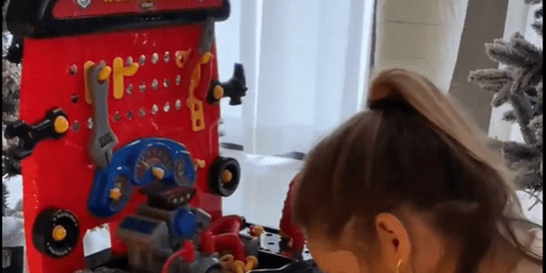 Χάρης Χριστόπουλος | Απαθανατίζει την Anita Brand να παίζει με τον πέντε μηνών γιο τους (vid)