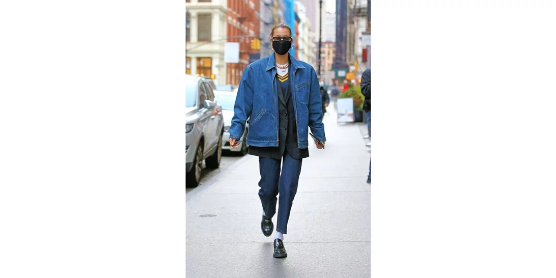 H Bella Hadid πέτυχε το τέλειο layering