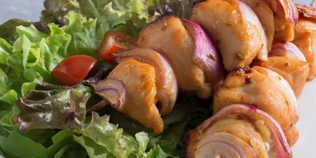 Σουβλάκι κοτόπουλου σε αρωματική μαρινάδα