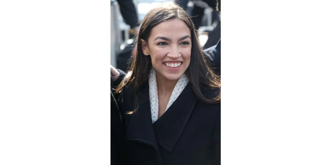 H Alexandria Ocasio-Cortez έκανε το εμβόλιο κατά του Covid-19 και περιγράφει την εμπειρία της