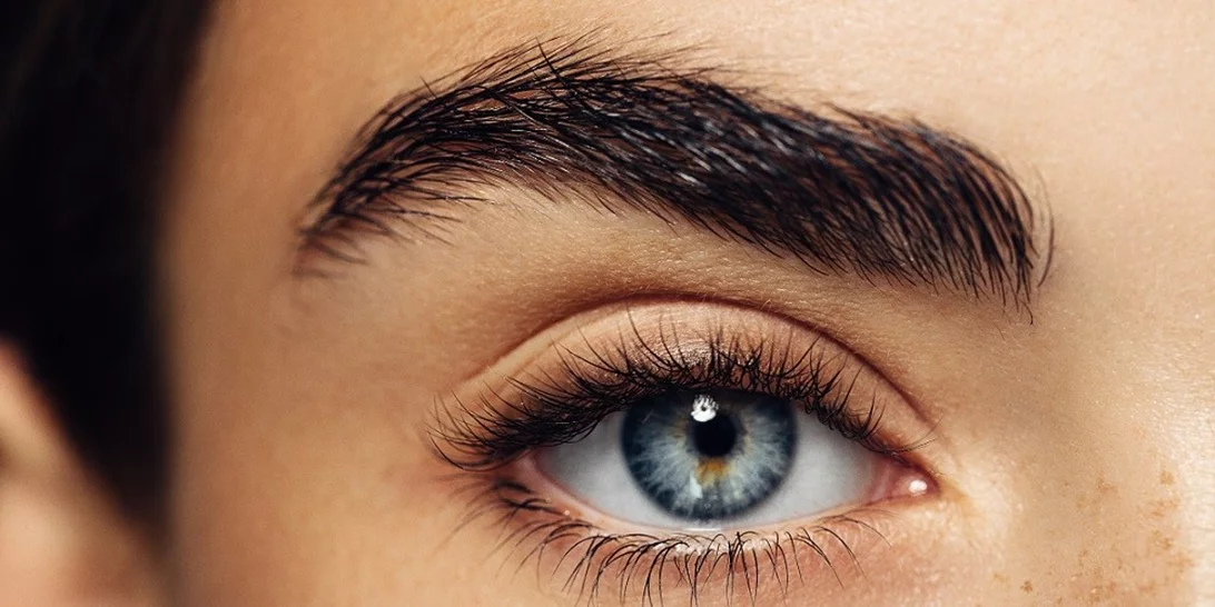 Πώς να μακρύνω τα φρύδια μου; Το No.1 tip είναι και το πιο απλό