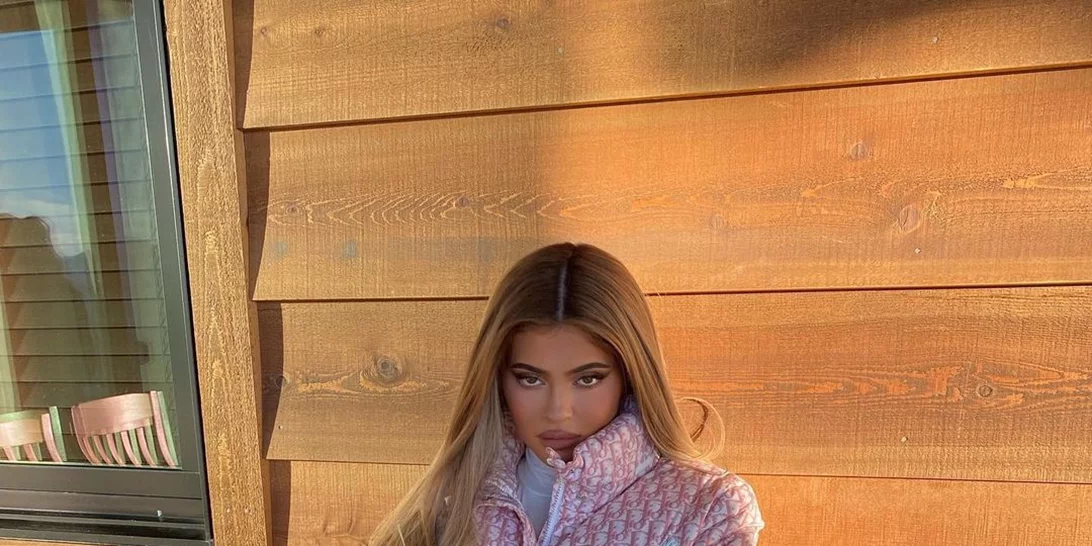 H Kylie Jenner φόρεσε πιο ενδιαφέρον πανωφόρι του χειμώνα | Cool και vintage