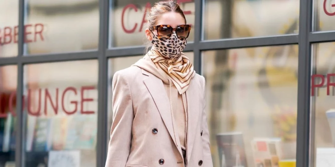 Match the mask | 8 celebrities συνδυάζουν τις μάσκες με τα looks τους