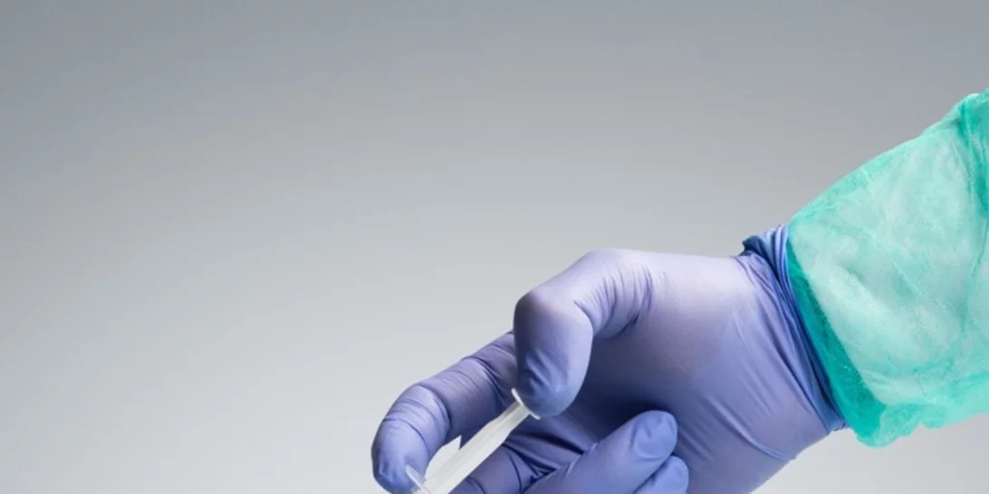 Εμβόλια mRNA για τον κορονοϊό: Είναι ασφαλή; Γιατί δημιουργήθηκαν τόσο γρήγορα; Αλλάζουν το DNA μας;