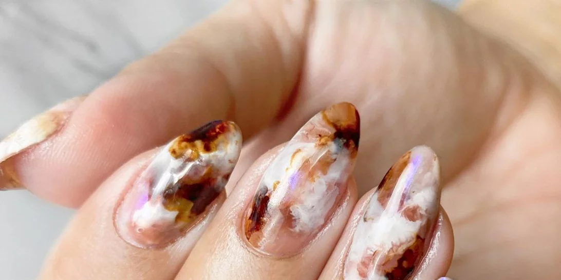 15 ευφάνταστα μανικιούρ που πρέπει να δοκιμάσεις μόλις ανοίξουν τα nail salons