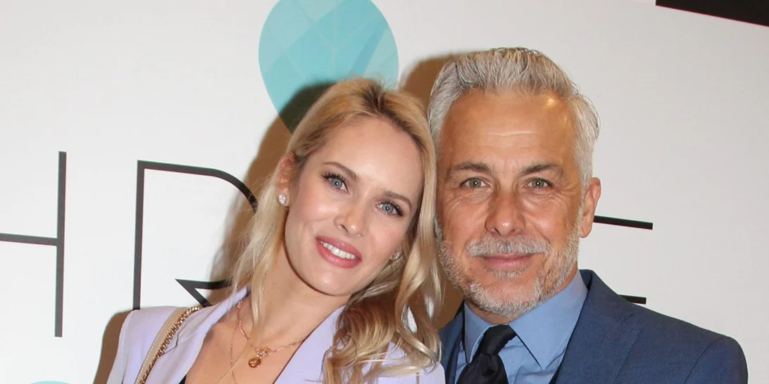 Χάρης Χριστόπουλος – Anita Brand | Η νέα φωτογραφία του γιου τους στο στολισμένο σαλόνι της οικογένειας