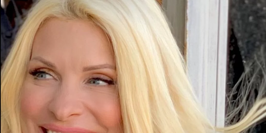 Ελένη Μενεγάκη | Με πιο μακριά μαλλιά από ποτέ η παρουσιάστρια