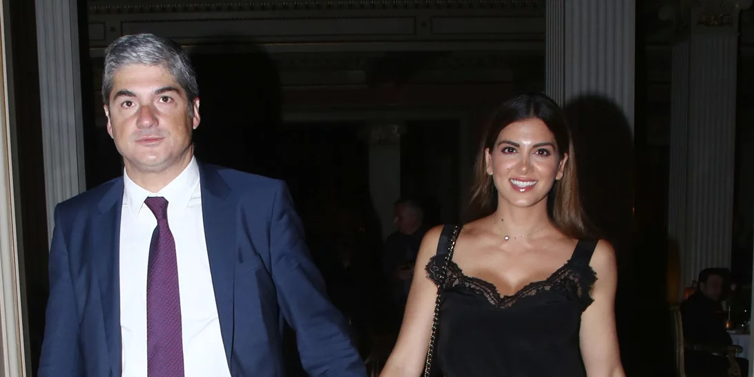 Σταματίνα Τσιμτσιλή | Η φωτογραφία με φουσκωμένη κοιλίτσα από την εγκυμοσύνη - Με κόκκινο mini φόρεμα