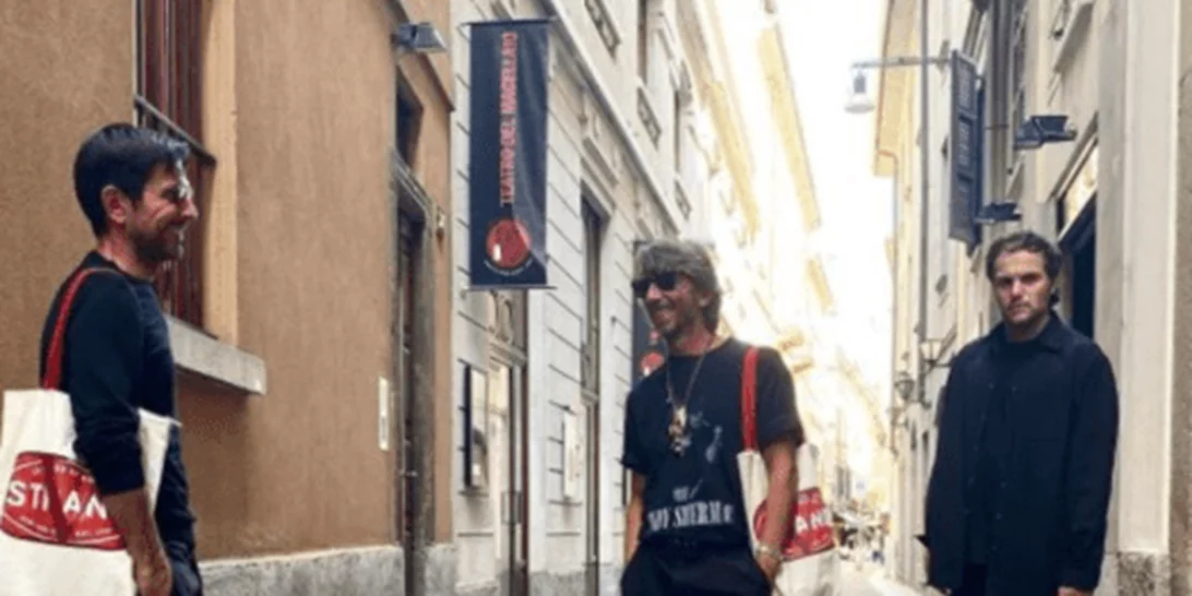 Strand X Valentino | Η συλλεκτική tote bag του βιβλιοπωλείου φέρει την υπογραφή του Pierpaolo Piccioli