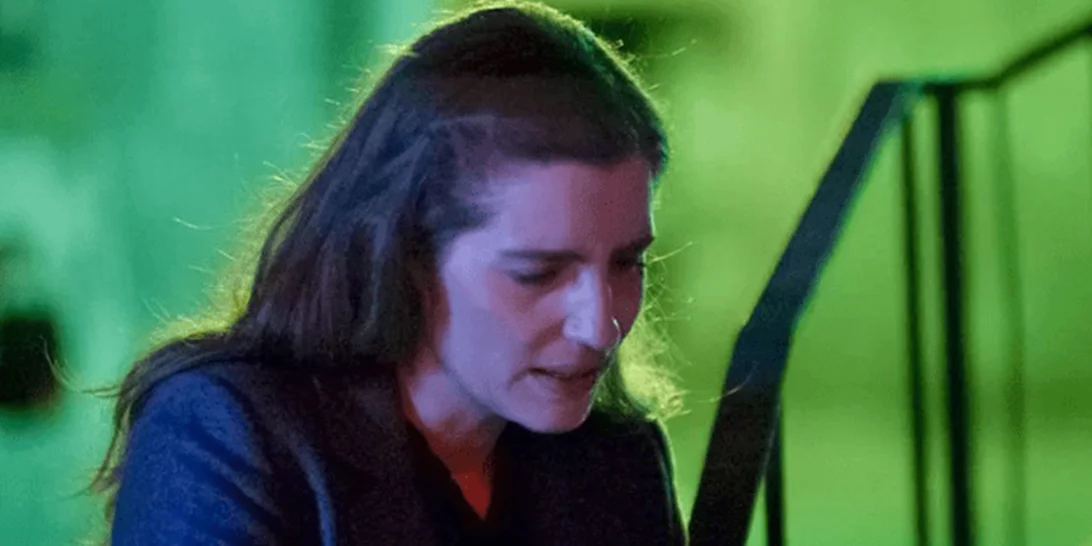 Άγριες Μέλισσες | Η Ελένη δέχεται επίθεση από τον Βόσκαρη