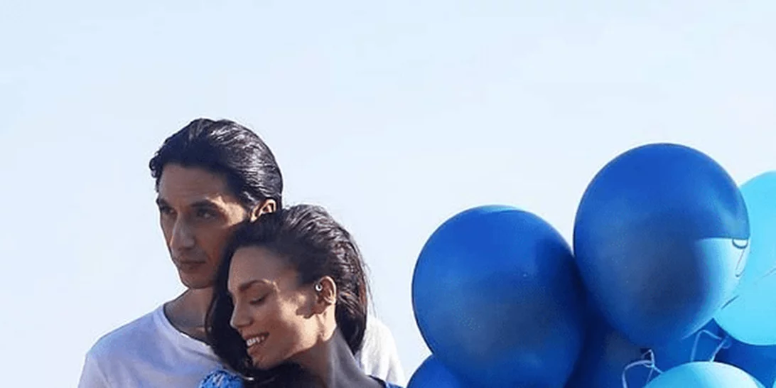 Κρυσταλλία Ρήγα | Η φωτογραφία με τον σύζυγό της και τον νεογέννητο γιο τους έξω από το μαιευτήριο