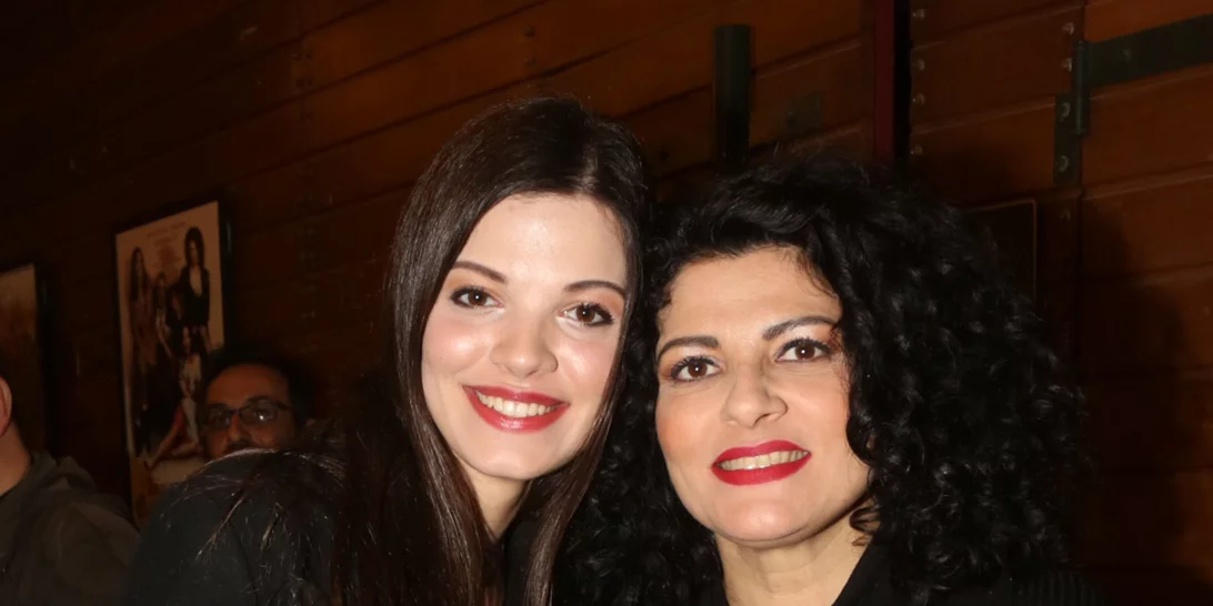 Τάνια Τρύπη | Η σχέση της με τον πρώην σύζυγό της, Κωνσταντίνο Καζάκο, και η ομοιότητα της κόρης τους με την Τζένη Καρέζη (vid)