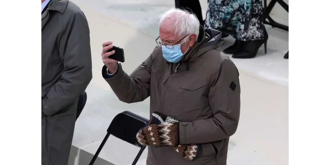 Πρέπει να μιλήσουμε για το μπουφάν του Bernie Sanders