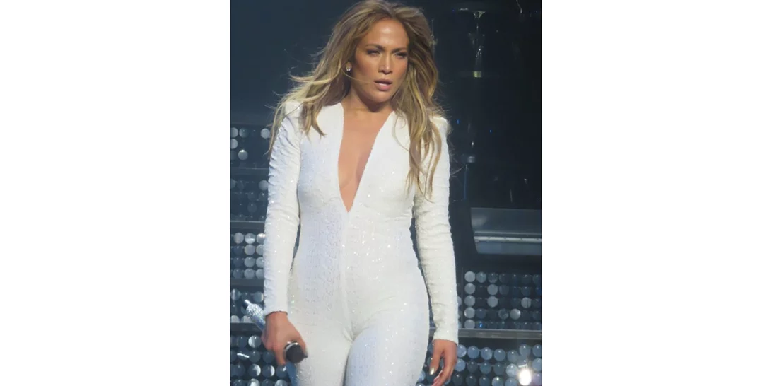H Jennifer Lopez δάκρυσε μιλώντας για τις απώλειες του 2020