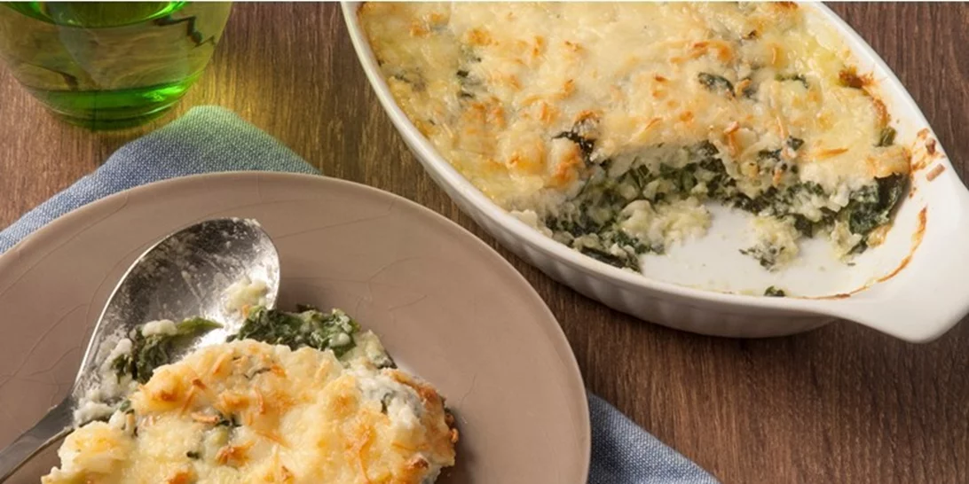 Σπανάκι με ψωμί και τυριά ογκρατέν