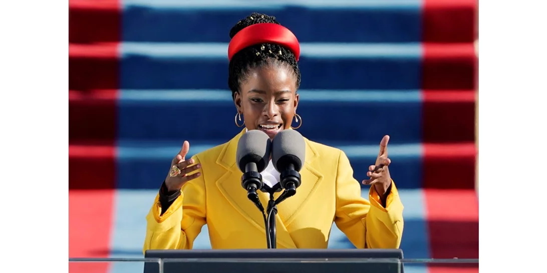 Ορκωμοσία Biden | Το κόσμημα Έλληνα σχεδιαστή που φορούσε η Amanda Gorman