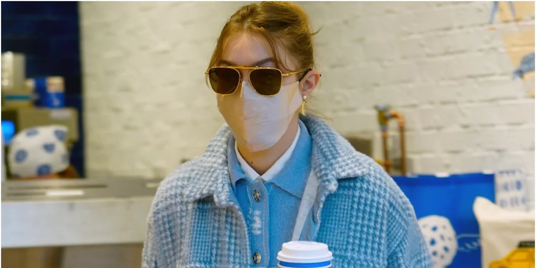 H Gigi Hadid πέτυχε το τέλειο μονόχρωμο σύνολο στις αποχρώσεις του μπλε