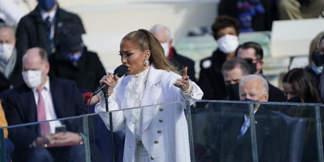 Jennifer Lopez | Η κομψή εμφάνιση και η συγκινητική της performance στην ορκωμοσία