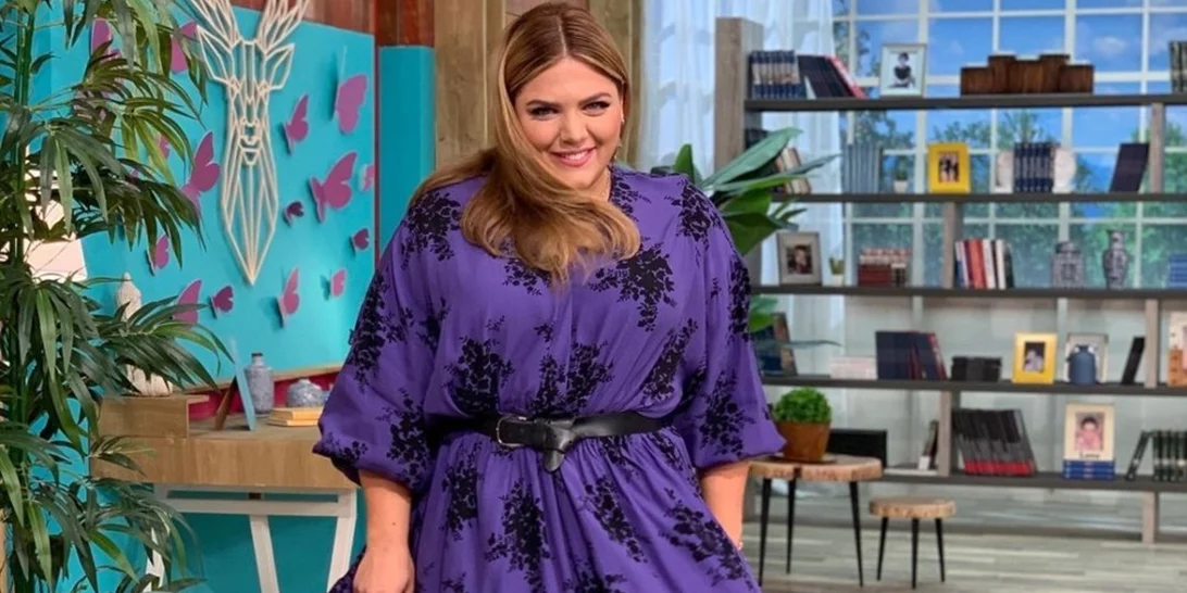 Δανάη Μπάρκα | Φόρεσε τα μαύρα μποτάκια που δεν πρέπει να λείπουν από τη συλλογή σου