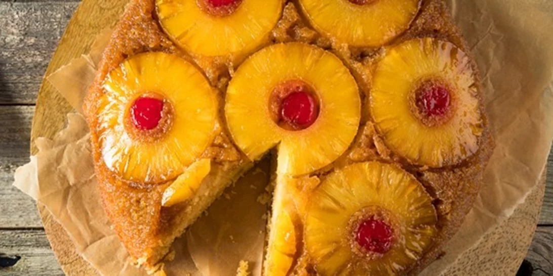 Κέικ με ρούμι και ανανά