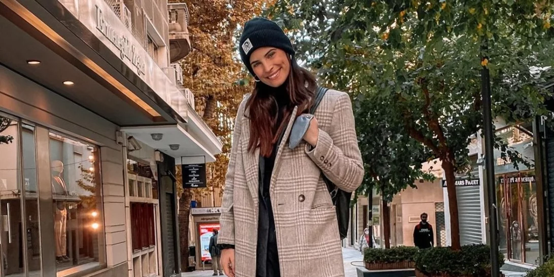 Casual chic | Η Χριστίνα Μπόμπα σου δείχνει πως να είσαι κομψή ακόμα κι όταν στέλνεις 6 για περπάτημα