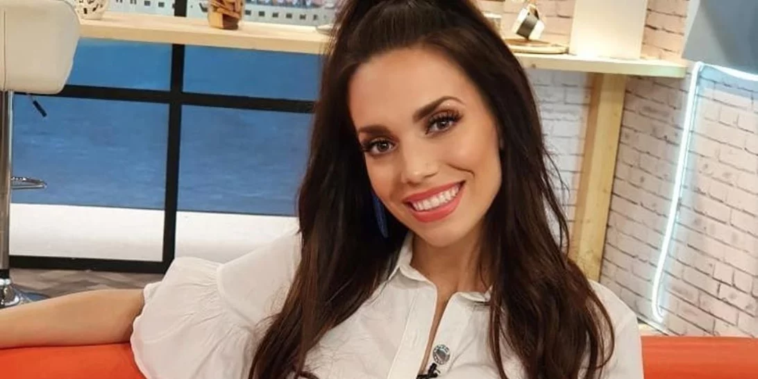 5 stylish λευκά παλτό όπως αυτό που φόρεσε η Κρυσταλλία Ρήγα στην έξοδο της από το μαιευτήριο