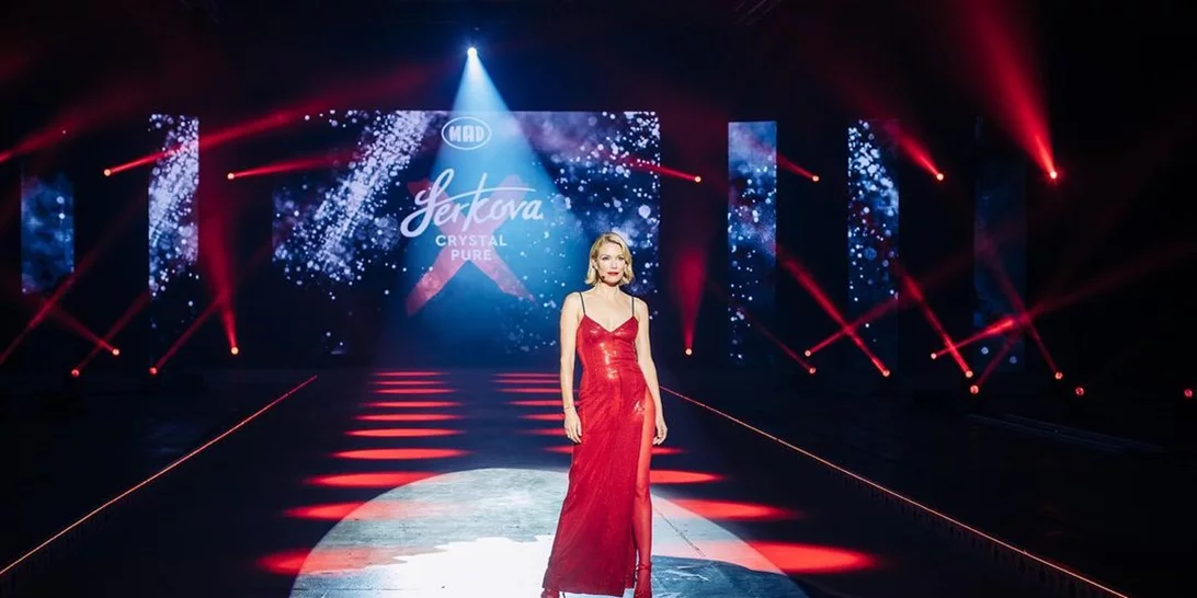 Το MADWALK επέστρεψε | Η iconic έναρξη με τη Βίκυ Καγιά